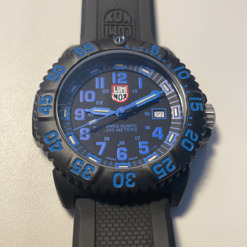 Luminox Swiss made, divers stile watch with case, warranty card and manual.